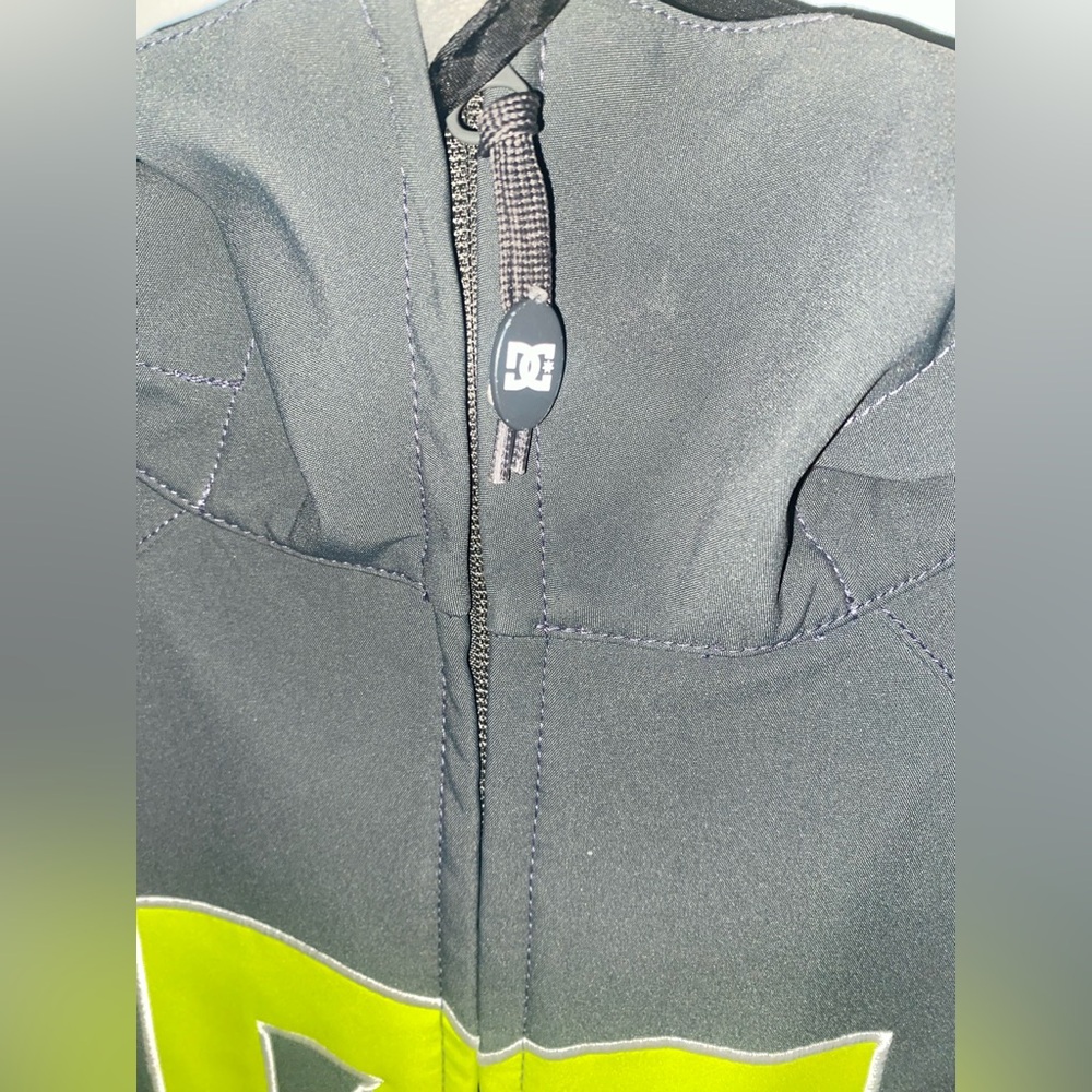 DC | Youth Medium | Ski | Snowboard | Soft Shell | Charcoal | Neon Yellow Logo - Picture 7 of 9